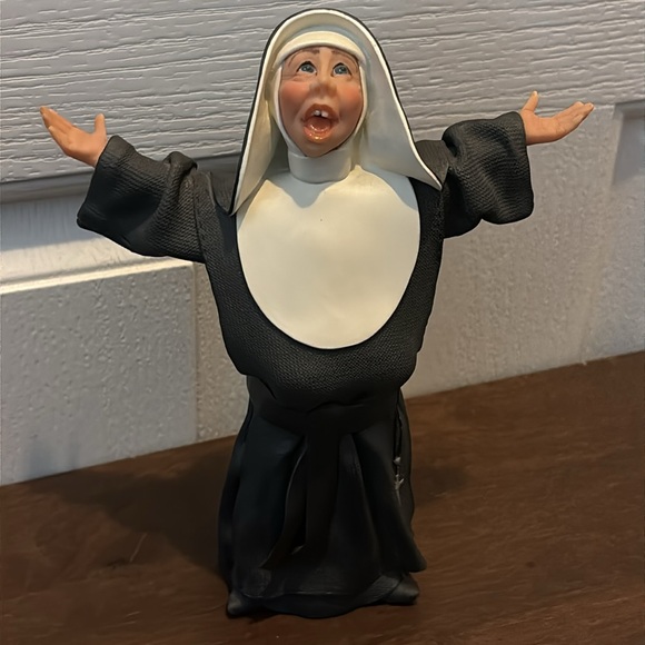 Studio Collection Happy Habits By Deb Wood Sister Mary Hallelujah Figurine - Picture 6 of 8